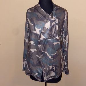 Ealey Fushi Camouflage Sweater